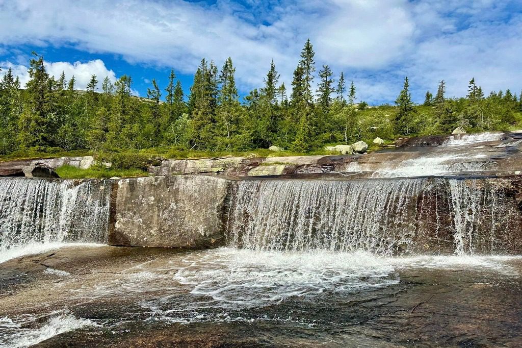 Over fjellet til Trollfossen