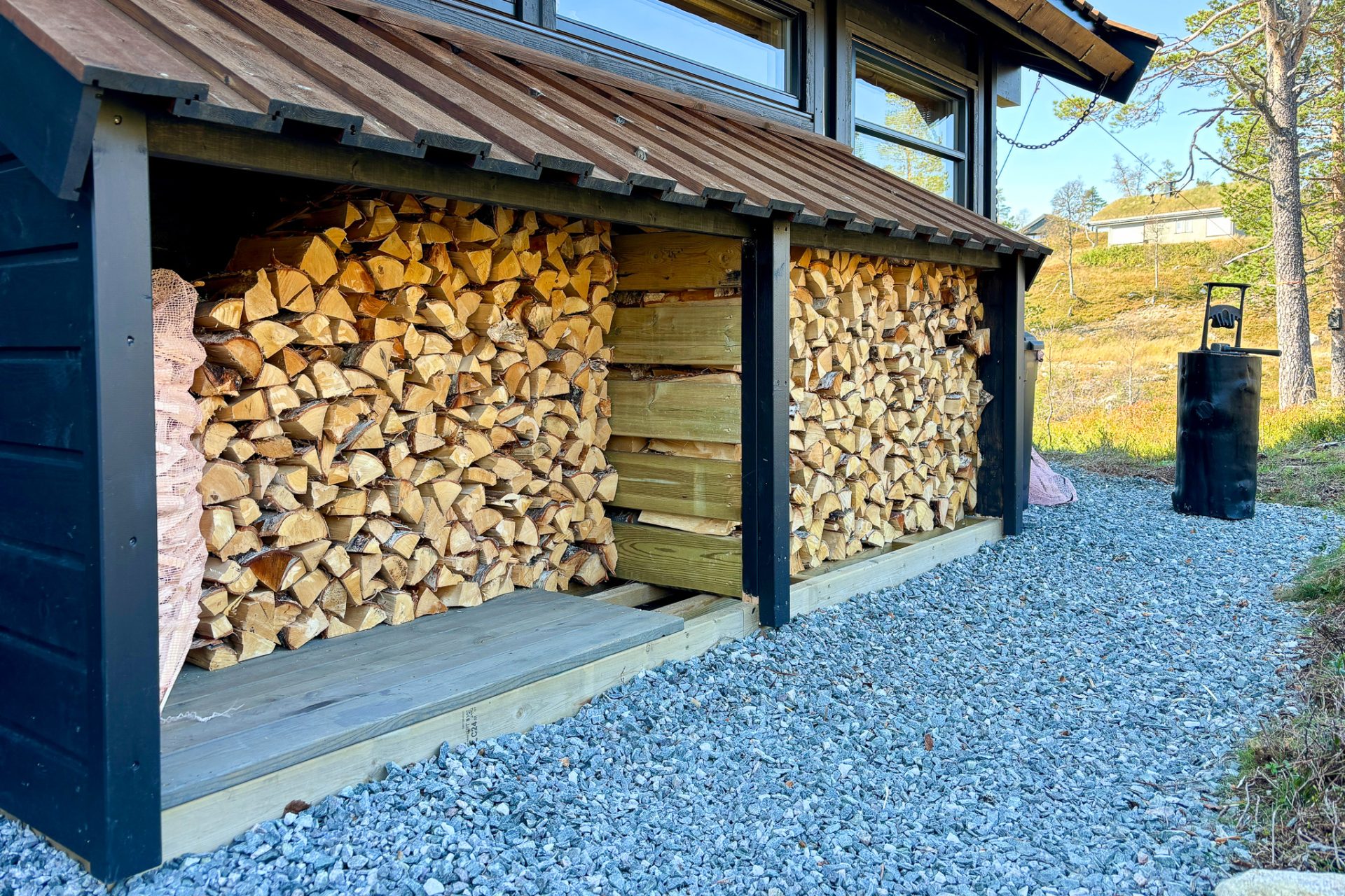 Norgespris: Varme opp hytta med strøm eller ved?